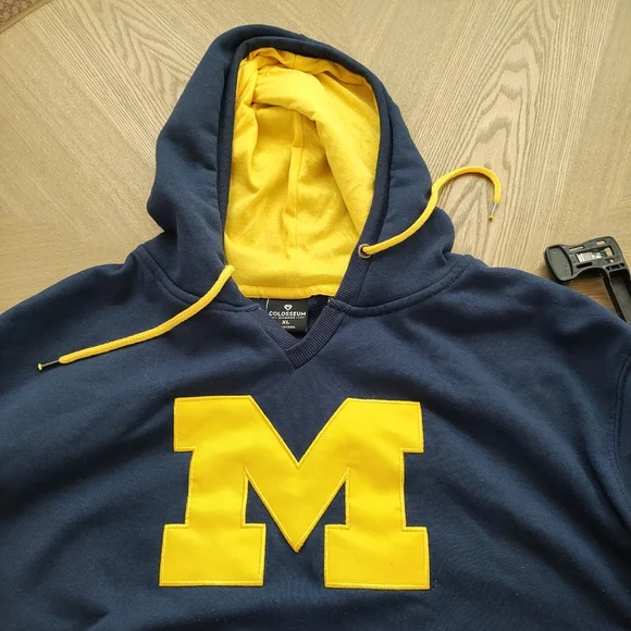 Go Blue 💙 💛 UofMichigan V Neck Women's Hoodie. Size XL Runs Very Small. - Picture 4 of 4